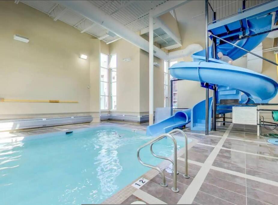 Cozy One Bedroom Condo With Indoor Pool And Hottub キャンモア エクステリア 写真