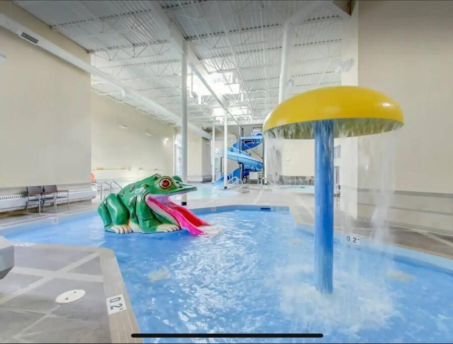 Cozy One Bedroom Condo With Indoor Pool And Hottub キャンモア エクステリア 写真