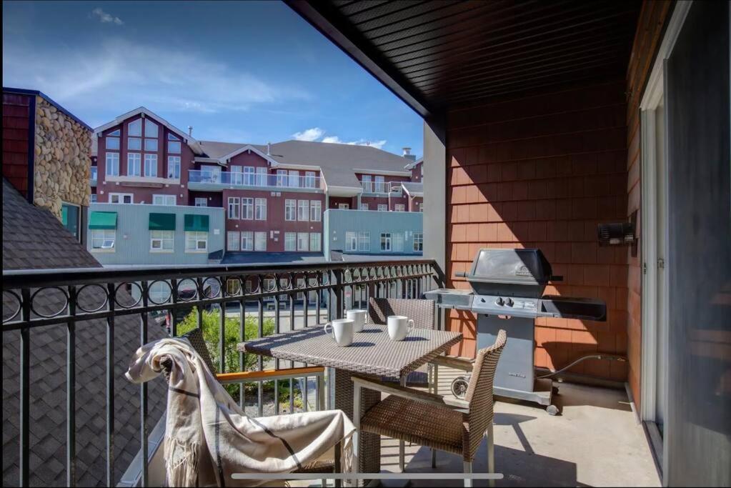 Cozy One Bedroom Condo With Indoor Pool And Hottub キャンモア エクステリア 写真