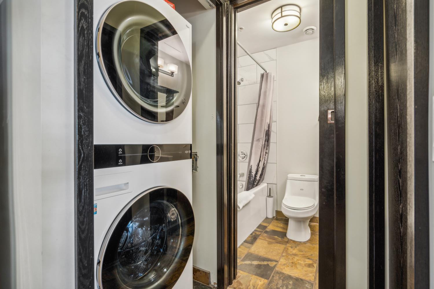 Cozy One Bedroom Condo With Indoor Pool And Hottub キャンモア エクステリア 写真