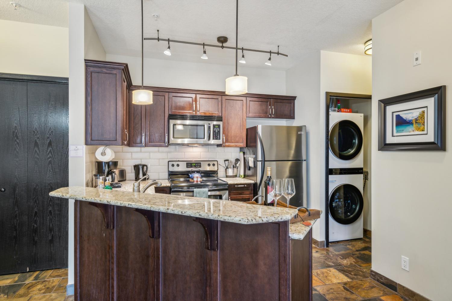 Cozy One Bedroom Condo With Indoor Pool And Hottub キャンモア エクステリア 写真