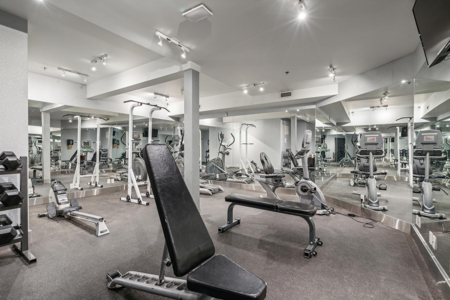 Cozy One Bedroom Condo With Indoor Pool And Hottub キャンモア エクステリア 写真
