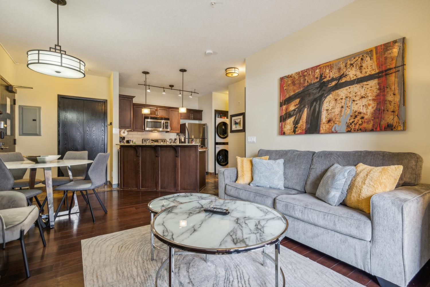 Cozy One Bedroom Condo With Indoor Pool And Hottub キャンモア エクステリア 写真