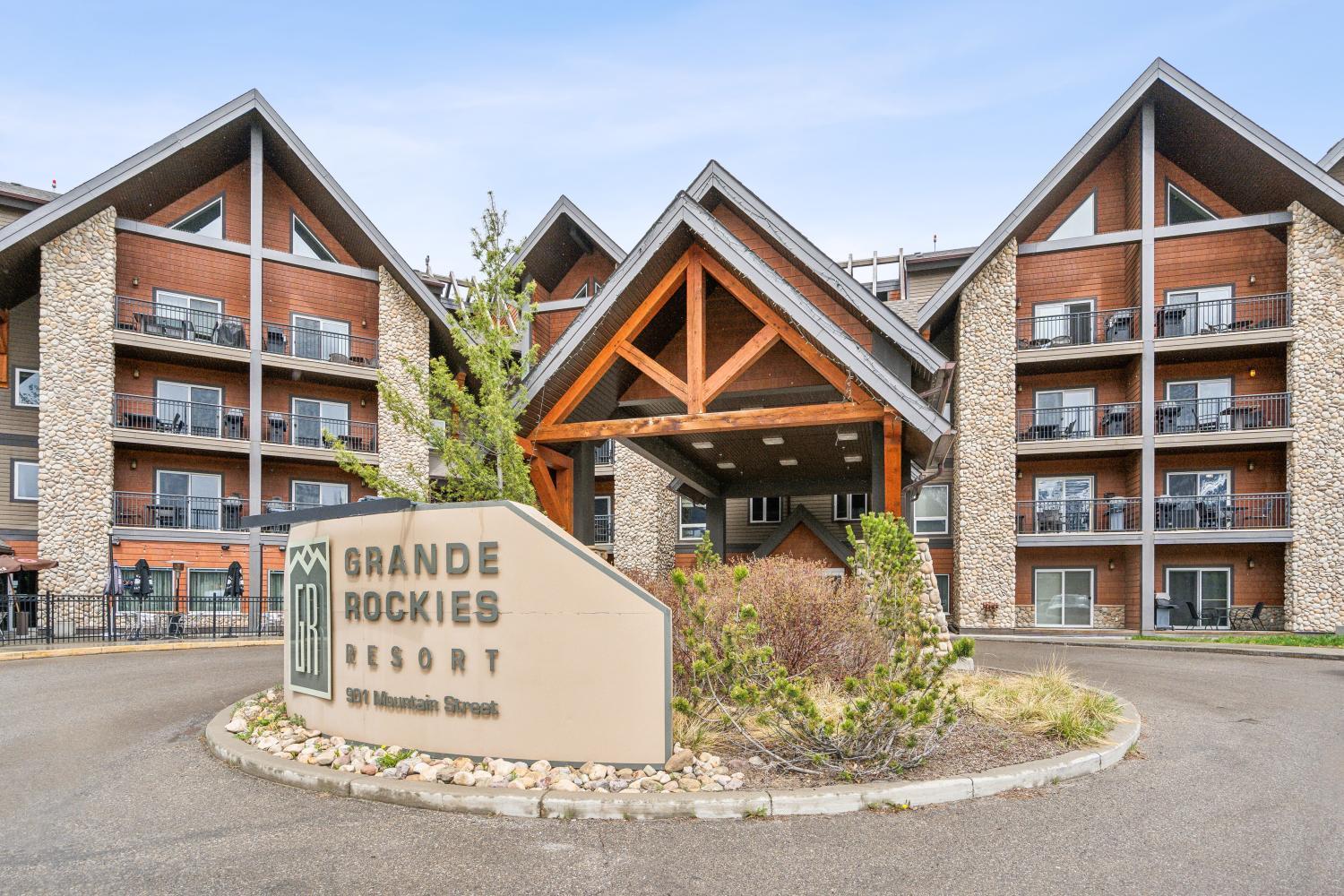 Cozy One Bedroom Condo With Indoor Pool And Hottub キャンモア エクステリア 写真